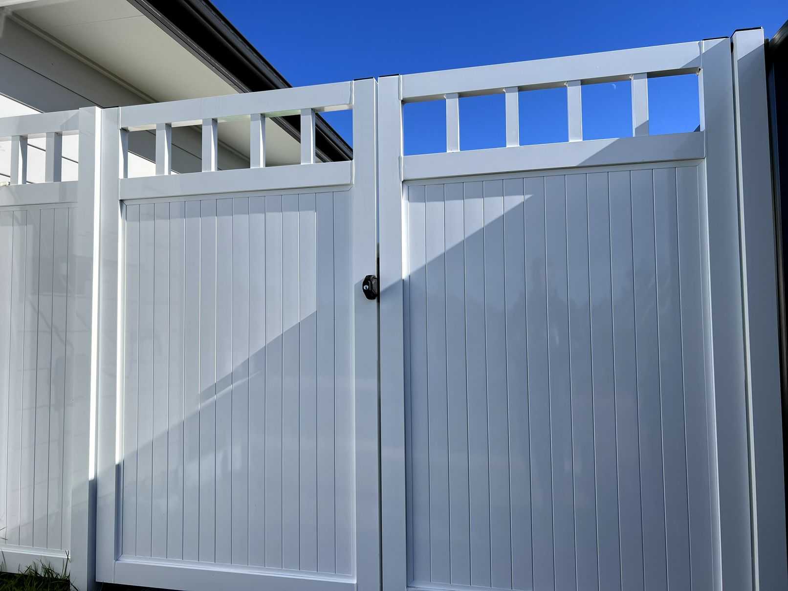 Hamptons Double Gate - Pearl White - Hamptons Fencing